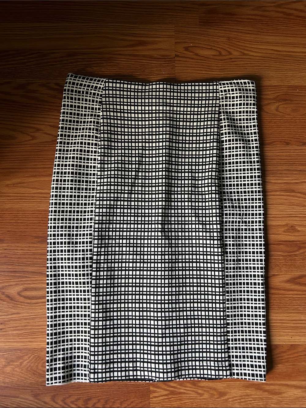 Attyre Black and White Grid Pencil Skirt